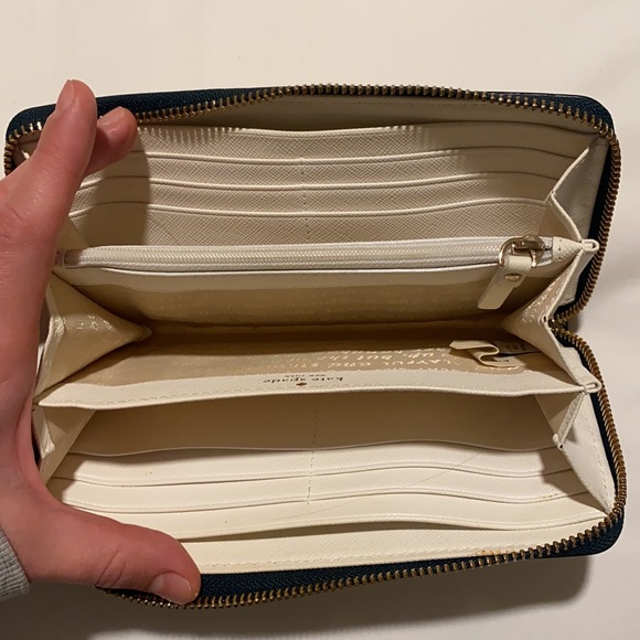 Kate Spade Daisy Print Zip Wallet - Picture 3 of 5